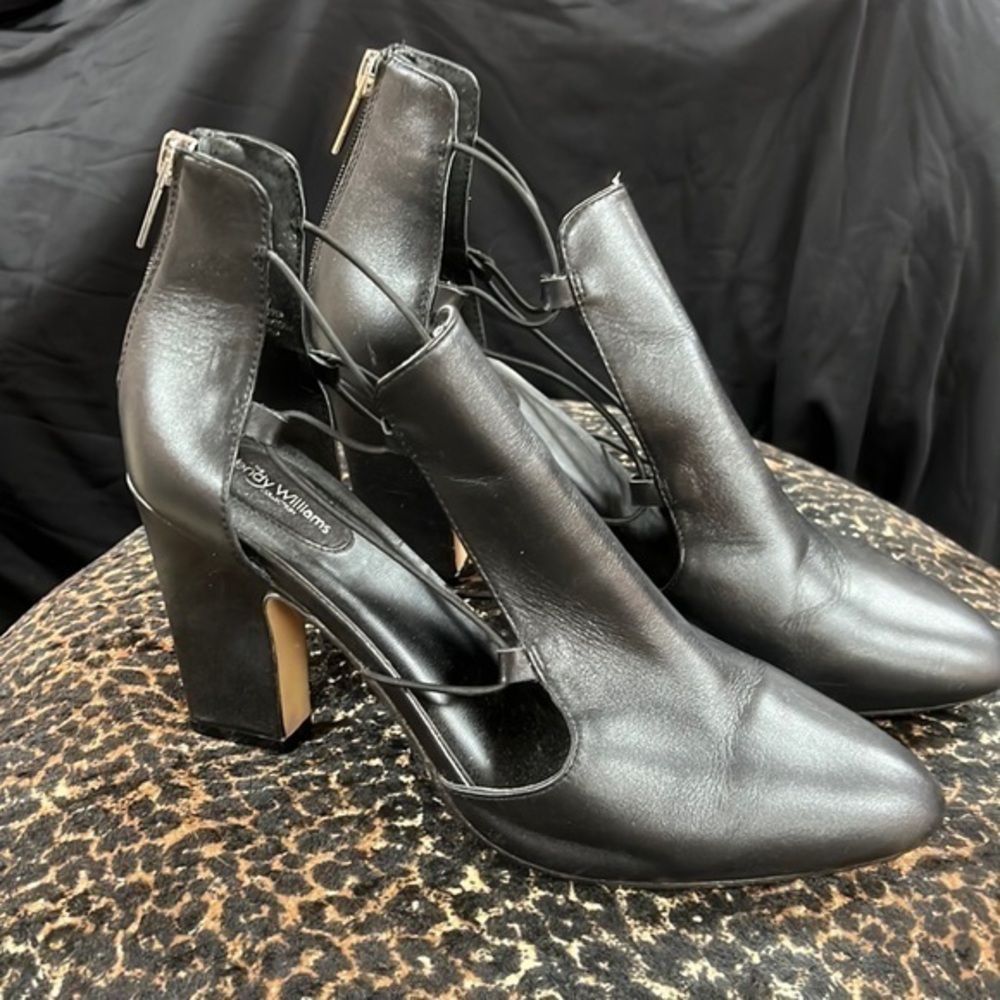 Wendy Williams black heels. Size 10
